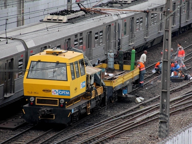 Trem descarrilou nas proximidades da esta��o Osasco, na linha 9-Esmeralda