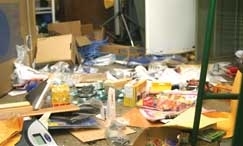 Os ladres reviraram tudo o que encontraram, deixando um cenrio desolador nas salas da escola Ezequiel de Siqueira 