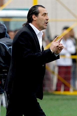 Batista n�o � unanimidade, mas pede paci�ncia para manter planejamento