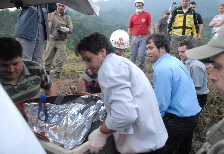 Equipes trabalharam por quase trs horas no local do acidente