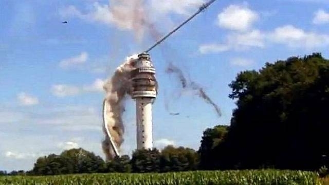 A torre caiu por causa do incndio