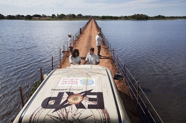 Integrantes da expedio em Miranda (MS); grupo vai percorrer 19 mil km em nove rotas