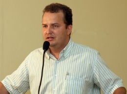 Prefeito de Jaciara pressiona concluso da obra com retomada de prdio cedido