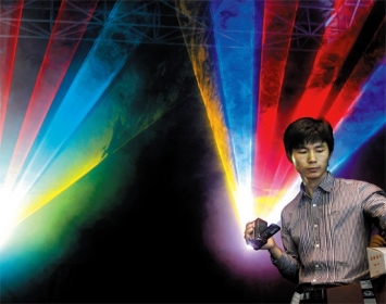 Vendedor em evento de tecnologia na China