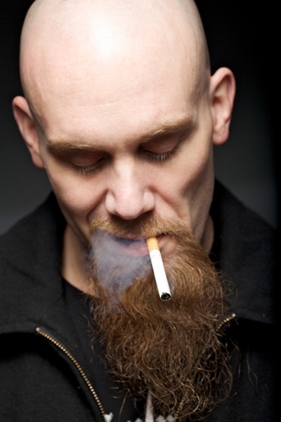 O baixista Nick Oliveri, que fez a prpria namorada de refm na ltima tera-feira