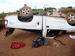 Caminhonete capotou vrias vezes