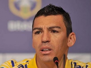 Usando os princ�pios norteadores da Era Dunga, L�cio exigiu comprometimento