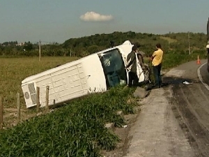 Ningum se feriu na van. Quatro pessoas se feriram no Uno Mille