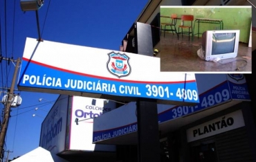 Televiso (destaque) foi deixada pelos bandidos no ptio; Polcia Civil investiga o crime 
