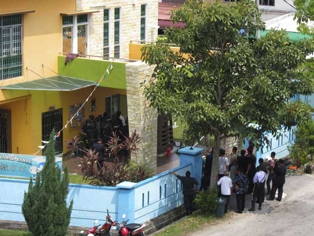 Homem manteve por cerca de sete horas 30 crianas e quatro professores refns em creche na Malsia.