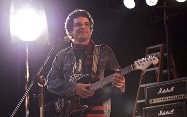 Ator Thiago Mendona interpreta Renato Russo no filme 