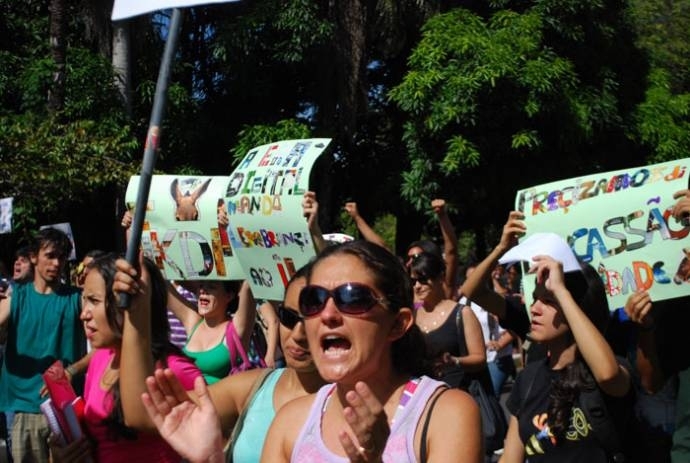 Professores lutam contra precarizao do ensino e da categoria, que tem recuo de 152% no salrio