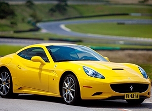 Ferrari Califrnia amarela testada pela Folha em Intelagos