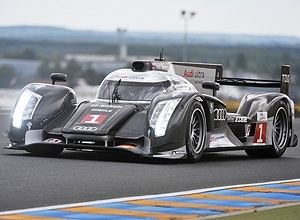 Mike Rockenfeller em Audi R8, nas 24 horas de Le Mans