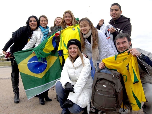 Torcedores do Brasil acompanham elenco de Mano Menezes na Argentina