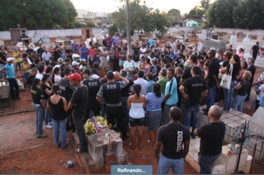 Colegas de trabalho estiveram no sepultamento de Weslei, em Nortelndia: agente morre em rebelio 