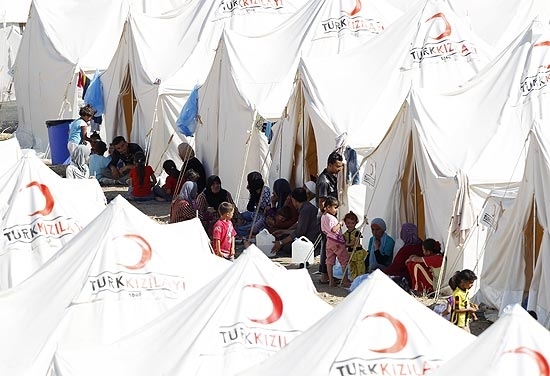 Exrcito da Sria chegou  fronteira com Turquia nas ltimas 24 horas, forando fuga de mais de 1.500 pessoas