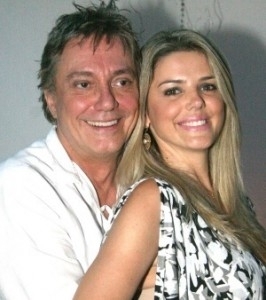 Vizinhos da ex-modelo dizem ter visto cantor frequentando a casa da ex