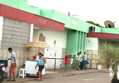 Bombeiro estava prximo do cunhado, o alvo, foi atingido  bala por motoqueiros e morreu no local; irmo tambm levou ti