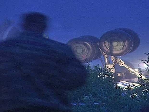 A aeronave, com 48 pessoas a bordo, fez um pouso forado numa estrada na rea rural no noroeste da Rssia.