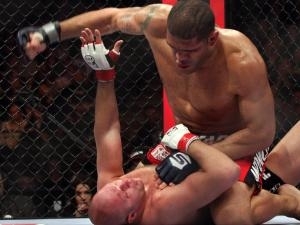 Pez�o n�o deu chance a Fedor