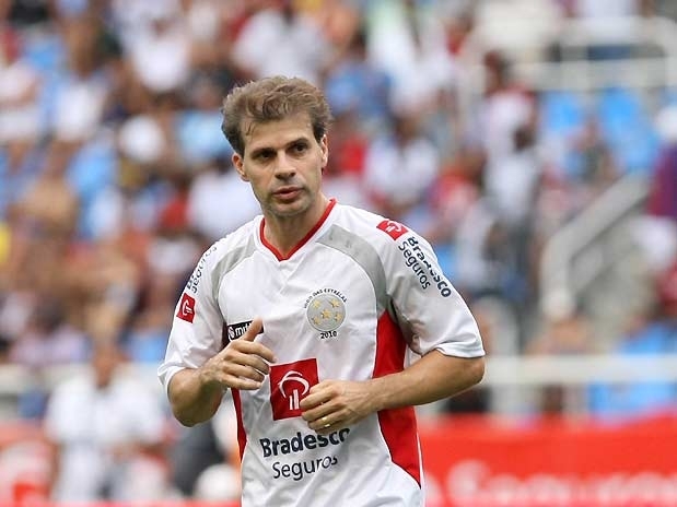 T�lio Maravilha j� treinou com a equipe goiana Canedense e faz estreia contra o Ipor� neste domingo