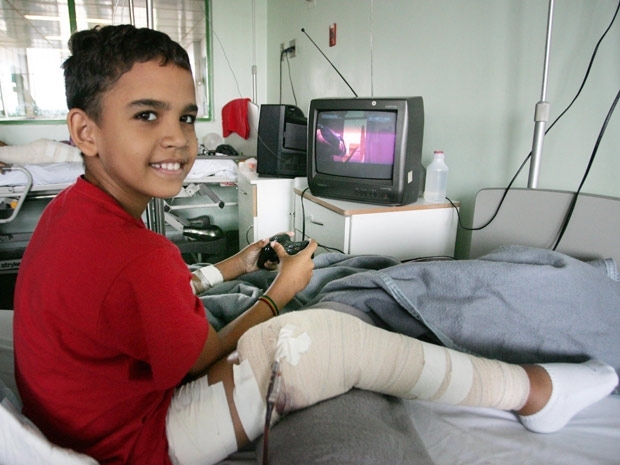 Lucas teve a perna reimplantada aps ser atropelado em dezembro