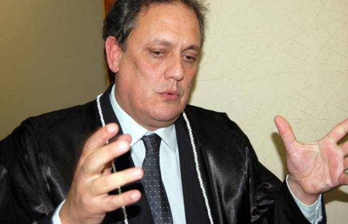 Presidente do TRE, desembargador Rui Ramos, desempata votao a favor do MPE