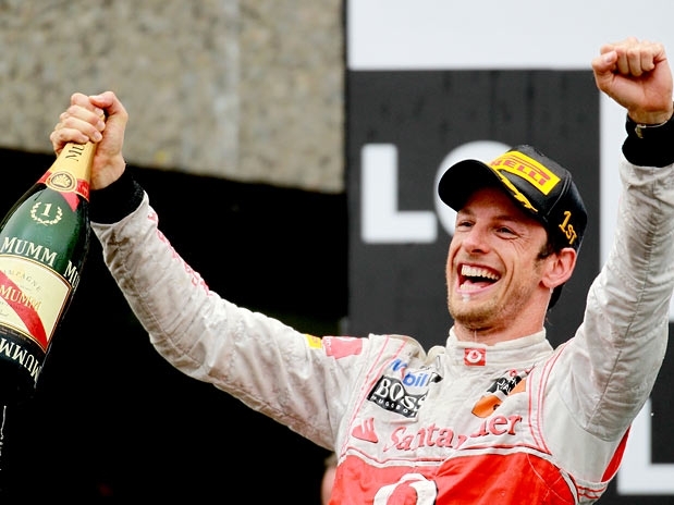 Button se envolveu em dois acidentes, foi seis vezes aos boxes e ainda venceu GP do Canad