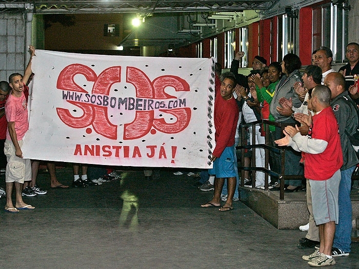 Lderes do movimento querem anistia para todos os 439 bombeiros presos