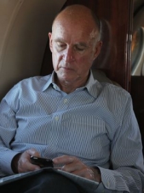 Entidade do setor de transporte a�reo alerta para passageiros pararem de ignorar avisos para desligar aparelhos eletr�ni