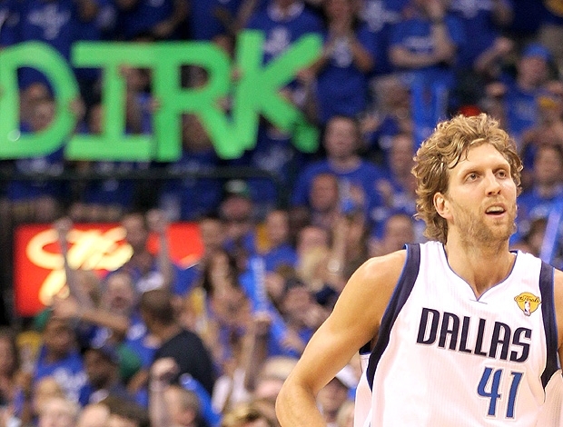 O alemo Dirk Nowitzki foi o cestinha do Dallas com 29 pontos na noite de quinta-feira