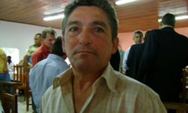 Aldecides Milhomem, que teve mandato cassado pelo TRE e fugiu para Gois com carro oficial 