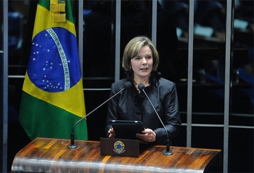 A nova ministra da Casa Civil, Gleisi Hoffmann, durante discurso de despedida no plen�rio do Senado