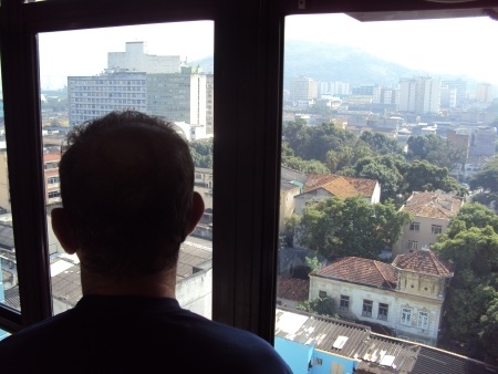 Paciente convive com o vrus HIV h dez anos