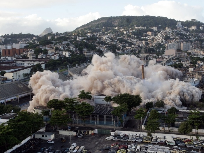 Com a ampliao do sambdromo, a capacidade de pblico