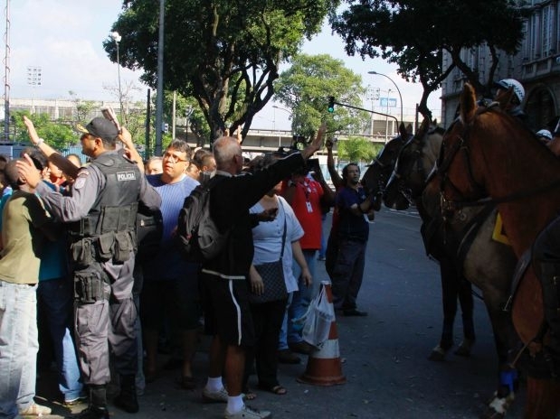 Agentes do Batalho de Choque da Polcia Militar tambm participaram da operao para acabar com a manifestao
