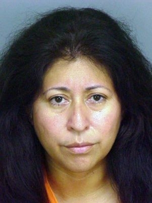 Carmen Montenegro, 51 anos, foi presa aps ter sido vista arrastando uma lixeira com pedaos de um corpo