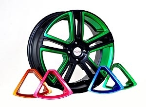 Partes so encaixadas na roda e podem ser pintadas 