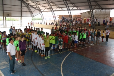 Na categoria de 11 a 15 anos estudantes das escolas no municipio se enfrentam no I Jogos Interescolares. 