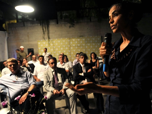 Marina durante reunio do seu partido, o PV