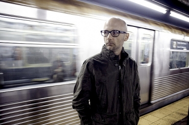 Moby critica artistas como Britney Spears e Rihanna dizendo que seu trabalho no deve ser chamado de msica