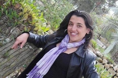 Jovem estava sozinha quando aparelho caiu sobre os ombros