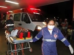 Motociclista mostra ferimentos questionando falta de sinalizao