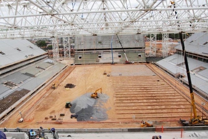 Implantao do gramado e da cobertura da Arena Pantanal avanam