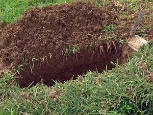 Exumao de corpo de beb na Bahia