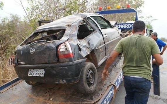 Gol capotou depois que pneu dianteiro esquerdo estourou em rodovia estadual; homem morreu no hospital