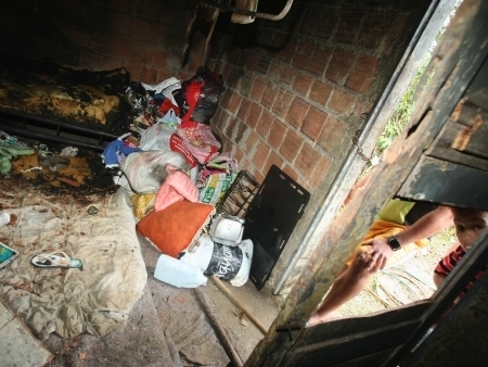 Crian�as dormiam sozinhas em casa quando o fogo come�ou.