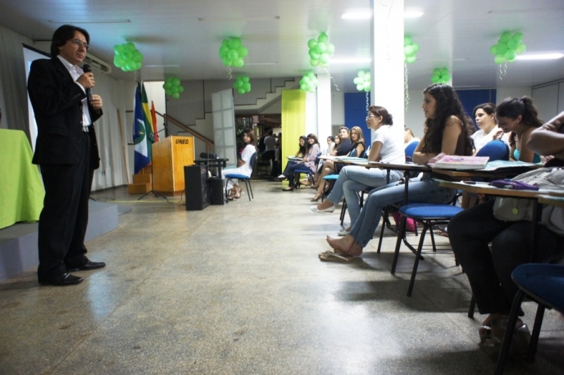 Presidente do COREN/MT, Vicente Guimares, palestrou para os acadmicos na V Semana de Enfermagem da UNED