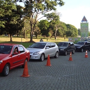 Veculos fazem fila para abastecer por R$ 1,63 na Asa Norte